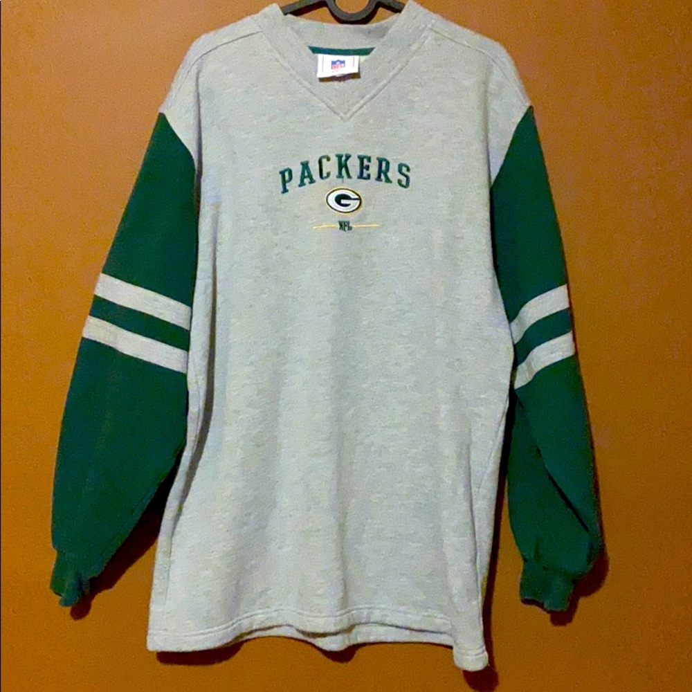 Green Bay Packers sweatshirt, mint condition.
